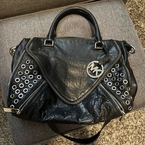 Michael kors black pocketbook